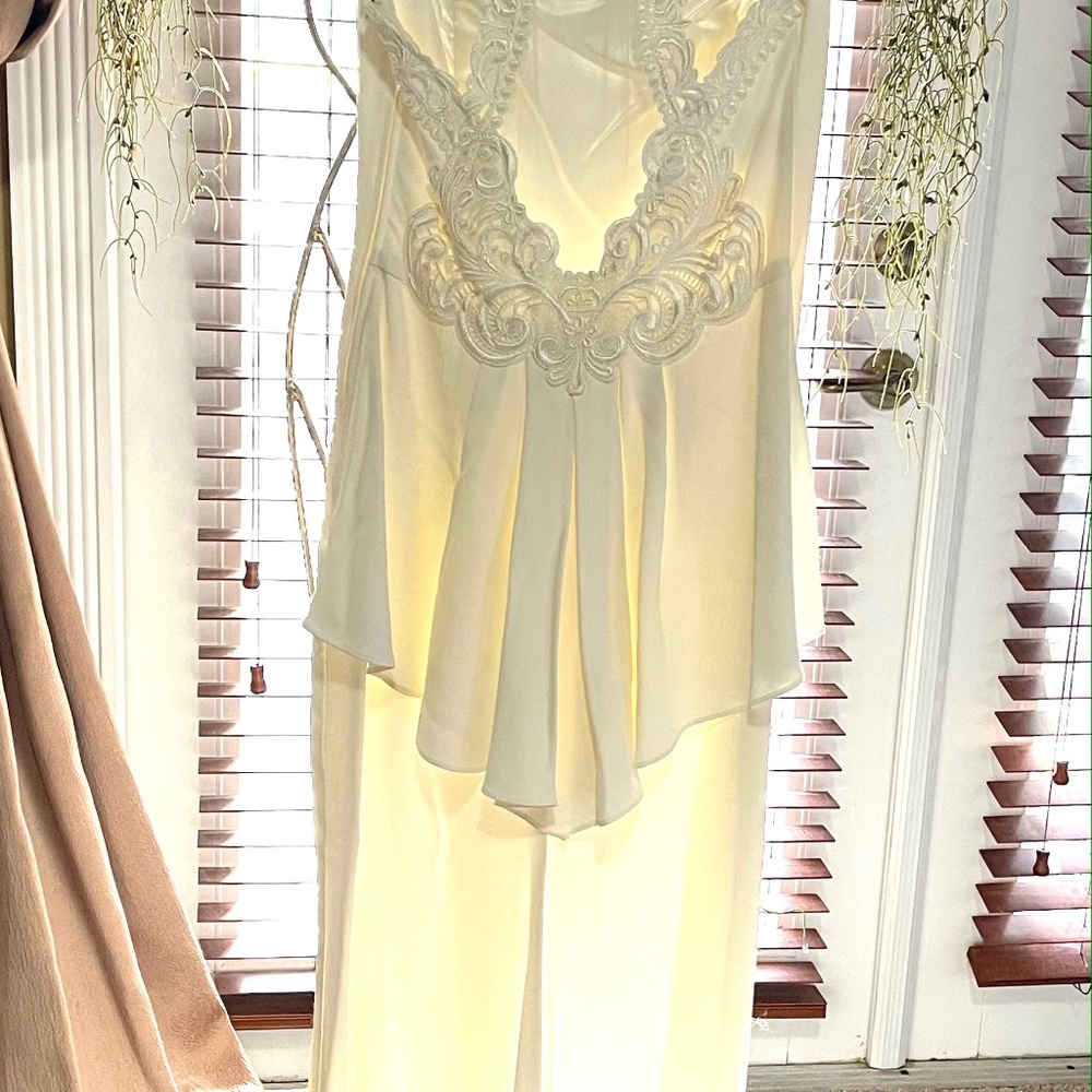 Dress - Picture 4 of 9